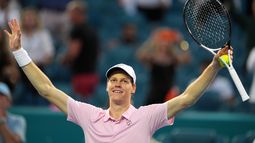 El italiano Jannik Sinner celebra despues de derrotar a Jiri Lehecka, de República Checa, en la final varonil del Abierto de Miami, el domingo 29 de marzo de 2026, en Miami Gardens, Florida. (AP Foto/Rebecca Blackwell)