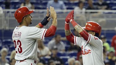 Galvis guía a Filis a vencer a unos Marlins en picada