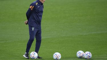 Brasil entrena ya completo, con la llegada de Marquinhos
