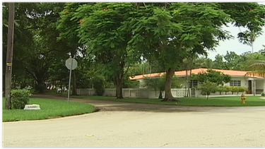 buscan a sospechosos de robar casas donde viven personas mayores en coral gables