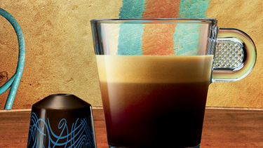 americateve | Cubanía está inspirado en el estilo de vida cubano, pero no está elaborado con café cubano. Es "Edición Limitada", con una osada mezcla de arábicas, textura densa y un buqué fuerte con aromas complejos y personalidad inimitable, pero sin sabor a