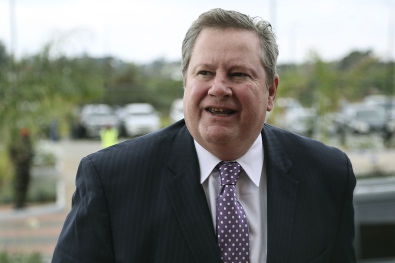 ARCHIVO - El enviado especial de Estados Unidos para el Cuerno de África, Mike Hammer, llega para las conversaciones de paz de Etiopía en Nairobi, Kenia, el 12 de noviembre de 2022. (AP Foto/Brian Inganga, Archivo)
