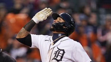 Con jonrón de Báez, Tigres superan 3-1 a Medias Rojas