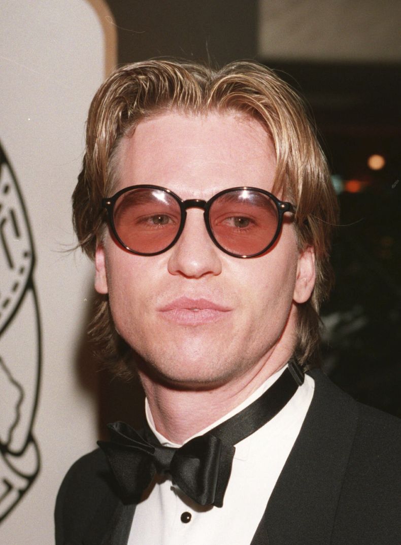 ARCHIVO - Val Kilmer posa en Los Angeles en 1994. (Foto AP, archivo)