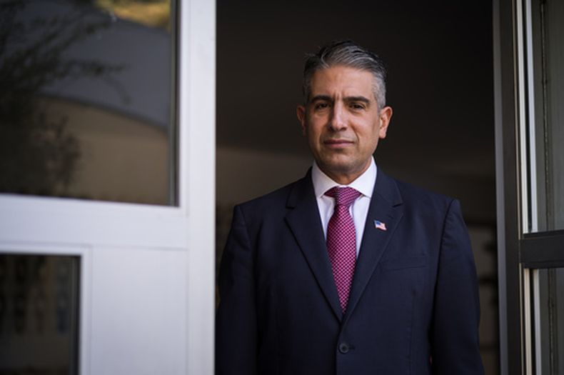 El doctor Houman David Hemmati posa para una foto en Santa Monica, California, el 11 de marzo de 2026. (AP foto/Jae C. Hong)