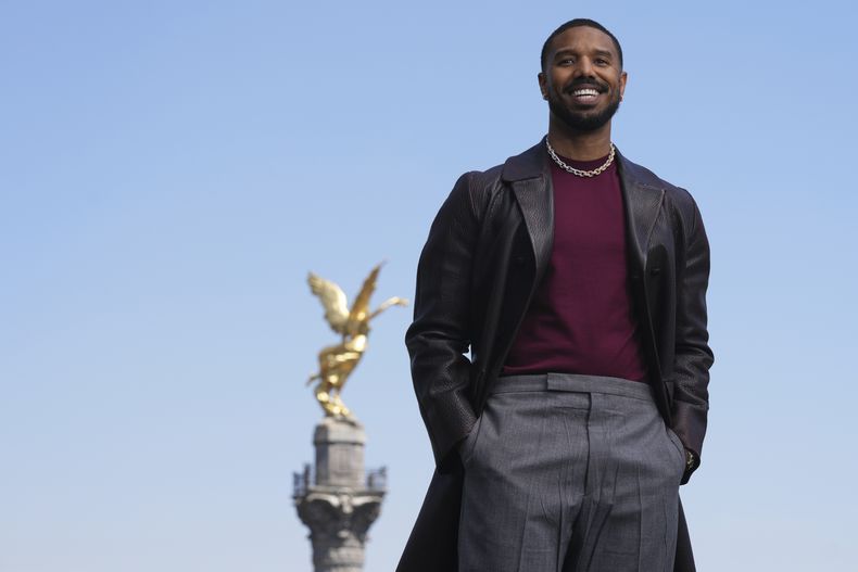 El actor Michael B. Jordan, posa en una sesión fotográfica de la película de terror sobrenatural Sinners en la Ciudad de México, el domingo 30 de marzo de 2025. (Foto AP/Fernando Llano)
