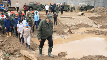 Nicolás Maduro y altos jefes militares usan los trágicos deslaves como propaganda mientras niegan el acceso a la prensa