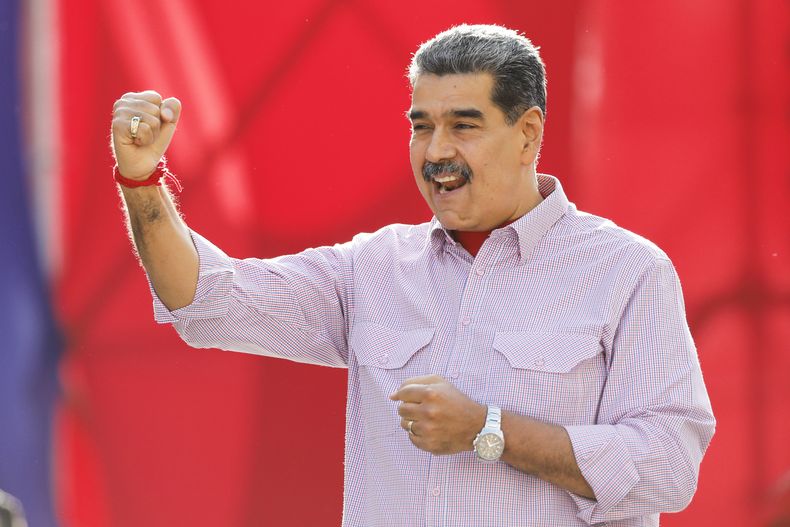El presidente Nicolás Maduro habla ante sus simpatizantes durante un mitin el jueves 27 de febrero de 2025, en Caracas, Venezuela. (AP Foto/Cristian Hernández)