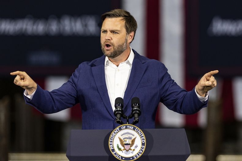 El vicepresidente JD Vance en la fábrica Metallus en Canton, Ohio, el 28 de julio del 2025. (AP foto/Lauren Leigh Bacho)