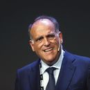 ARCHIVO - Javier Tebas, presidente de LaLiga española, habla durante un encuentro en Madrid, el 24 de septiembre de 2018 (AP Foto/Paul White, archivo)