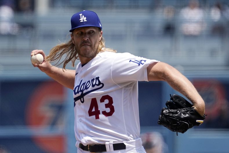 ARCHIVO - Foto del domingo 30 de abril del 2023, el abridor de los Dodgers de Los Ángeles Noah Syndergaard lanza ante los Cardenales de San Luis. (AP Photo/Mark J. Terrill, File)