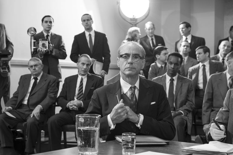 Robert Downey Jr como Lewis Strauss en una escena de Oppenheimer en esta imagen proporcionada por Universal Pictures. (Melinda Sue Gordon/Universal Pictures vía AP)