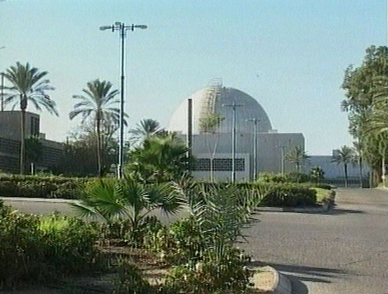 ARCHIVO - Esta imagen de archivo tomada de un video emitido el viernes 7 de enero de 2025 por la televisora israelí Channel 10 muestra lo que la cadena afirma es una instalación nuclear israelí en la localidad sureña de Dimona, el primer video detallado del lugar jamás mostrado al público. (Channel 10 via AP, Archivo)