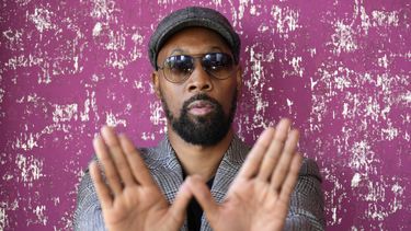 El músico, actor y cineasta RZA posa para un retrato en su oficina, el miércoles 28 de agosto de 2024, en Los Ángeles. (Foto AP/Chris Pizzello)