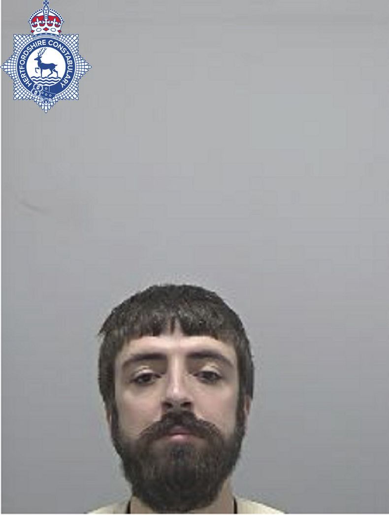 En esta foto sin fecha, divulgada el miércoles 6 de marzo de 2025 por la policía de Hertfordshire, aparece Kyle Clifford, hallado culpable en la Corte de la Corona de Cambridge de violar a su expareja, Louise Hunt, en un ataque en el que también la asesinó a ella y a su hermana con una ballesta y a su madre con un cuchillo de carnicero. (Policía de Hertfordshire vía AP)