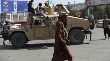 Dinero invertido en ejército afgano benefició a talibanes