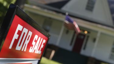 Bajas tasas hipotecarias impulsan venta de casas en EEUU