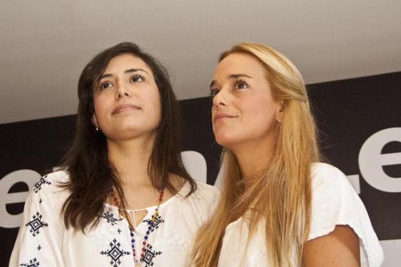 Patricia Ceballos, la esposa del alcalde de San Cristóbal, Daniel  Ceballos y Lilian Tintori, esposa del líder opositor, Leopoldo López.