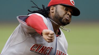 americateve | Johnny Cueto de los Rojos de Cincinnati lanza frente a los Indios de Cleveland el martes 5 de agosto de 2014. (AP Photo/Mark Duncan)