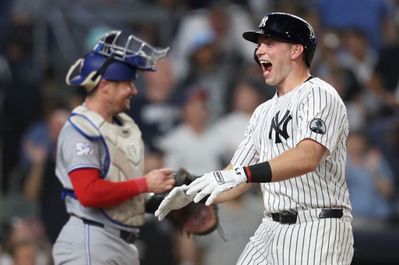 Ben Rice, de los Yankees de Nueva York, reacciona en el plato tras conectar un jonrón de dos carreras durante la quinta entrada de un partido de béisbol contra los Azulejos de Toronto, el martes 19 de mayo de 2026, en Nueva York. (Foto AP/Heather Khalifa)