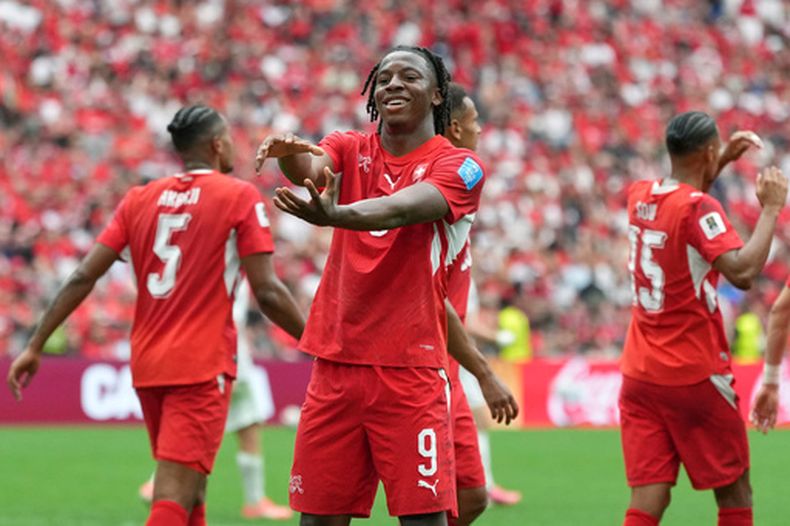Johan Manzambi, de Suiza, festeja luego de anotar ante Canadá en un partido mundialista realizado el miércoles 24 de junio de 2026 en Vancouver (AP Foto/Abbie Parr)