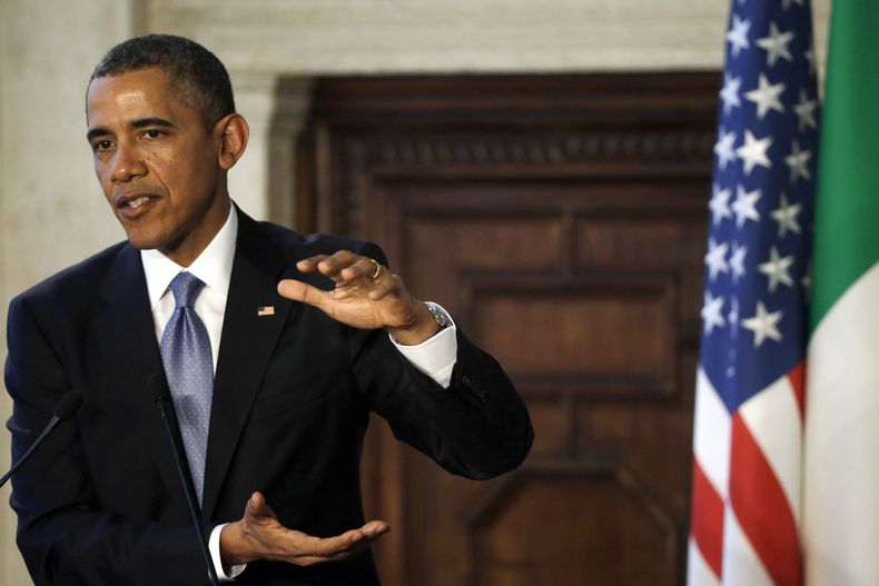 El presidente estadounidense Barack Obama habla durante una conferencia de prensa conjunta con el primer ministro italiano Matteo Renzi al concluir su reuni&oacute;n en la Villa Madama de Roma, el jueves 27 de marzo de 2014. El mismo d&iacute;a durante su