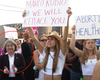 Alcaldesa de Miami-Dade se une a protestas contra la decisión de la corte suprema sobre el Aborto