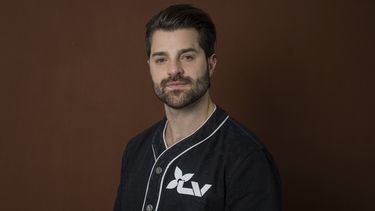 El DJ y productor brasileño Alok posa para un retrato el miércoles 13 de septiembre de 2023, en Nueva York. (Foto AP/Gary Gerard Hamilton)