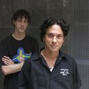 ARCHIVO - Los miembros de la banda australiana Last Dinosaurs, Michael Sloane, izquierda, y Lachlan Caskey, posan en la Ciudad de México, el 20 de julio de 2022. La banda de rock lanzó su álbum “Kyoryu” con un manga que lo acompaña en mayo de 2024. (Foto AP/Berenice Bautista, archivo)