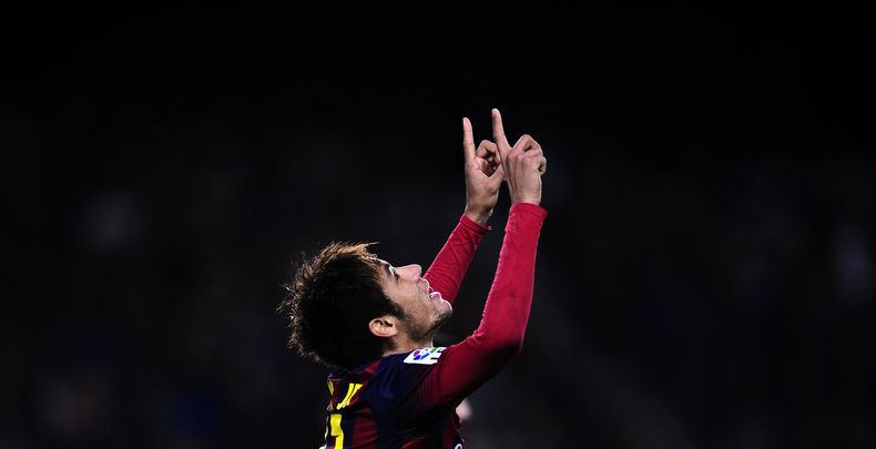 El breasile&ntilde;o Neymar, del Barcelona, festeja su gol contra el Cartagena, durante un encuentro de la Copa del Rey, el martes 17 de diciembre de 2013 (AP Foto/Manu Fern&aacute;ndez)