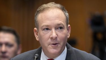 ARCHIVO - El exrepresentante Lee Zeldin, republicano de Nueva York, elegido por el presidente electo Donald Trump para dirigir la Agencia de Protección Ambiental, comparece ante el Comité de Medio Ambiente y Obras Públicas del Senado en el Capitolio, el 16 de enero de 2025, en Washington. (AP foto/Mark Schiefelbein, archivo)