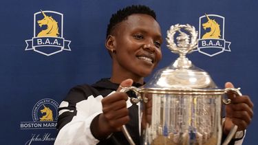Suspenden por dopaje a keniana ganadora de maratón de Boston