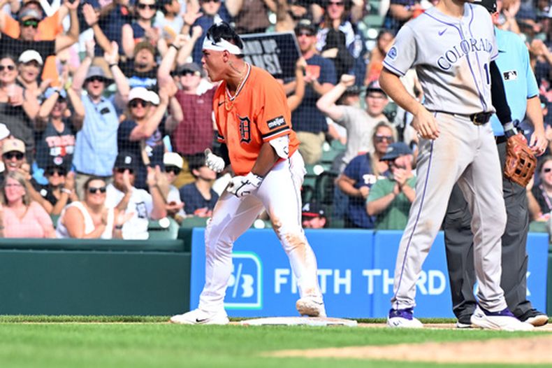 Hao-Yu Lee de los Tigres de Detroit reacciona tras su triple de dos carreras en la octava entrada ante los Rockies de Colorado el sábado 12 de septiembre del 2026. (AP Foto/Jose Juarez)