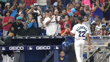 Alcántara luce afinado; Marlins debutan en casa con triunfo