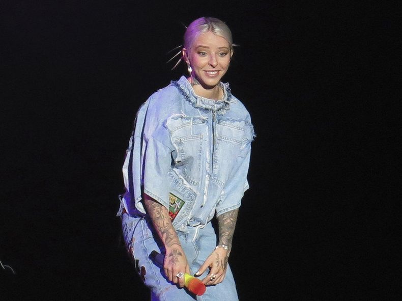 ARCHIVO - La cantante puertorriqueña Young Miko durante su concierto en el Coca-Cola Flow Fest en la Ciudad de México el 25 de noviembre de 2023. (Foto AP/Berenice Bautista, archivo)