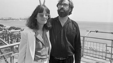 ARCHIVO - El director de cine Francis Ford Coppola con su esposa Ellie en el Festival de Cine de Cannes el 19 de mayo de 1979. Coppola está de vuelta en Cannes con su más reciente película Megalopolis. (Foto AP, archivo)