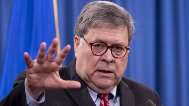 William Barr acusa a Trump de traicionar su puesto