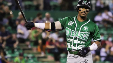 el jardinero cubano roel santos llega a las filas de estrellas orientales