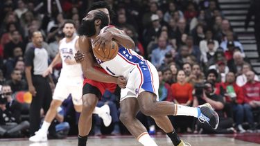 Maxey brilla con 44 puntos; 76ers vencen a Raptors