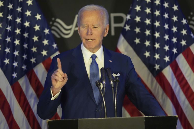 El expresidente de Estados Unidos Joe Biden interviene en la conferencia nacional de Defensores, Consejeros y Representantes para los Discapacitados (ACRD) en Chicago, el 15 de abril de 2025. (AP Foto/Nam Y. Huh)