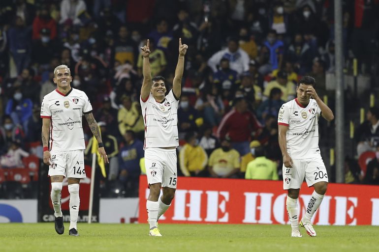 Con gol de Vega, Chivas araña empate 1-1 ante el Querétaro