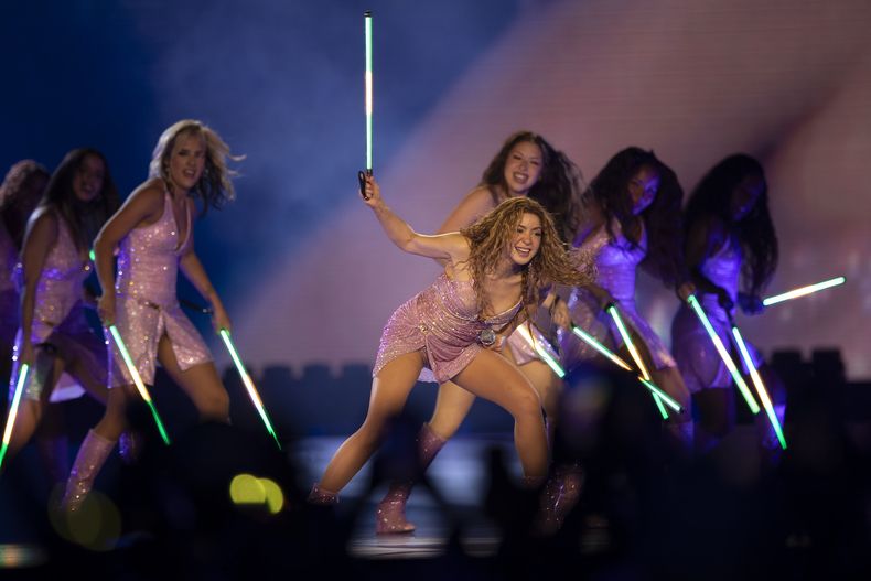 La cantante colombiana Shakira se presenta en concierto durante su gira mundial Las mujeres ya no lloran en Río de Janeiro, el martes 11 de febrero de 2025. (Foto AP/Bruna Prado)