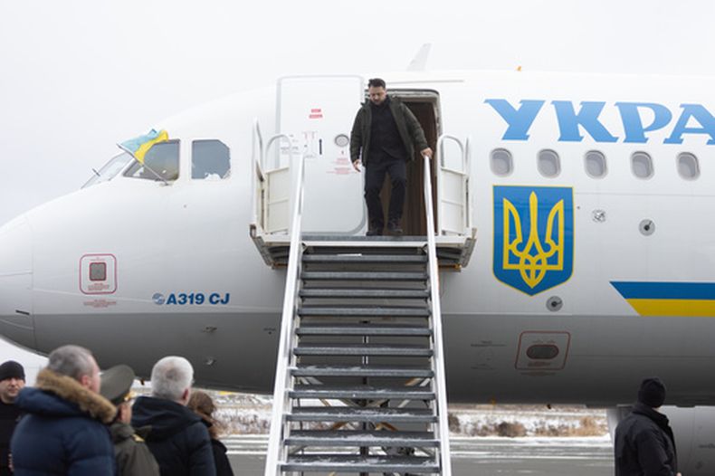 El presidente ucraniano Volodymyr Zelenskyy llega a Halifax, Nueva Escocia, el sábado 27 de diciembre de 2025, en Canadá. (Riley Smith/The Canadian Press vía AP)