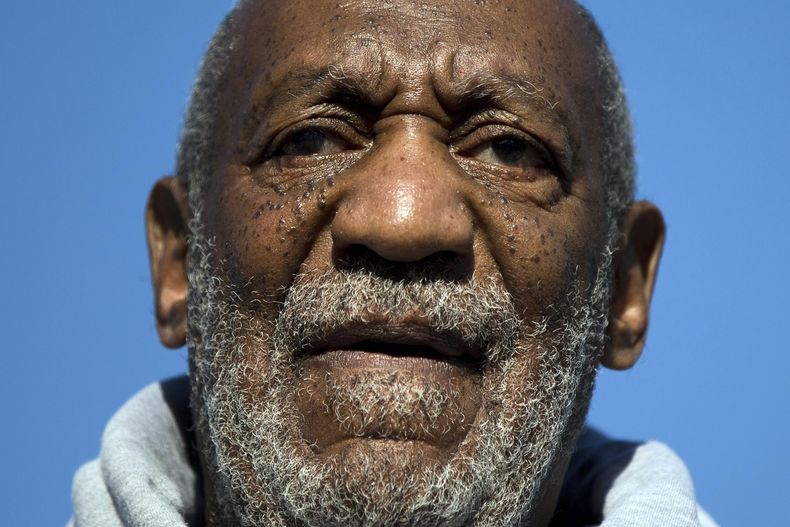 En esta imagen de archivo, tomada el 11 de noviembre de 2014, el c&oacute;mico y veterano de la Marina de Estados Unidos Bill Cosby interviene en un acto el D&iacute;a de los Veteranos, en el All Wars Memorial to Colored Soldiers and Sailors de Filadelfia