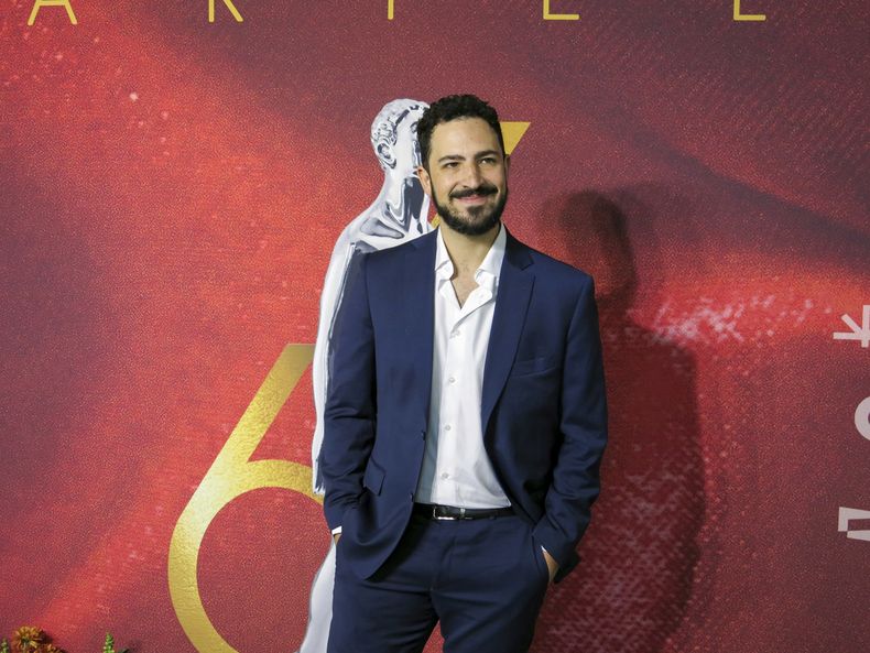 El cineasta Diego del Río, de la película Todo el silencio, posa al llegar al almuerzo de nominados de la 66a edición de los premios Ariel de la Academia Mexicana de Artes y Ciencias Cinematográficas en la Ciudad de México el 21 de agosto de 2024. (Foto AP/Berenice Bautista)