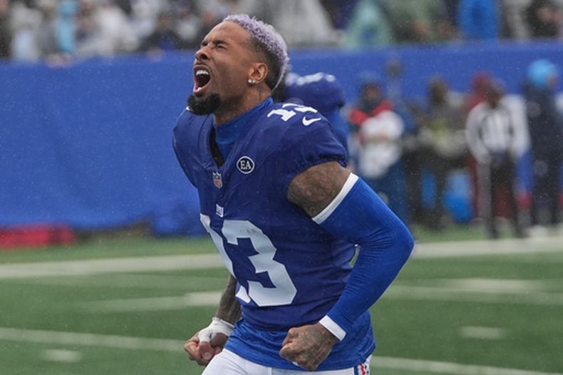 El receptor de los Giants de Nueva York Odell Beckham Jr. grita mientras corre en el campo en el encuentro ante los Titans de Tennessee el domingo 27 de septiembre del 2026. (AP Foto/Frank Franklin II)
