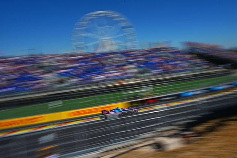 Pierre Gasly al volante de su Alpine durante las prácticas del Gran Premio de España, el viernes 11 de septiembre de 2026, en Madrid. (AP Foto/Manu Fernández)
