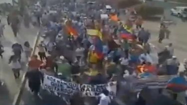 americateve | Nuevos tratos crueles e inhumanos contra jóvenes detenidos durante las protestas estudiantiles en Venezuela se han reportado en las últimas horas.  Uno de estos universitarios es el hijo del general, Raúl Baduel, ex ministro de defensa, también encarcelad