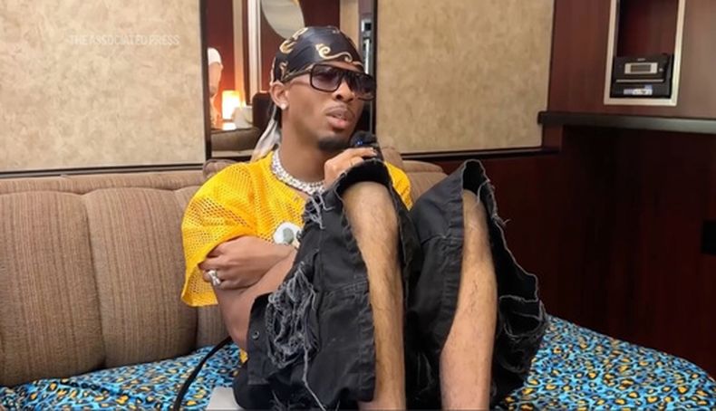 El cantautor David Burke, también conocido como D4vd, en un espacio para artistas del festival de música Coachella el 18 de abril de 2025 en Indio, California. (Foto AP)