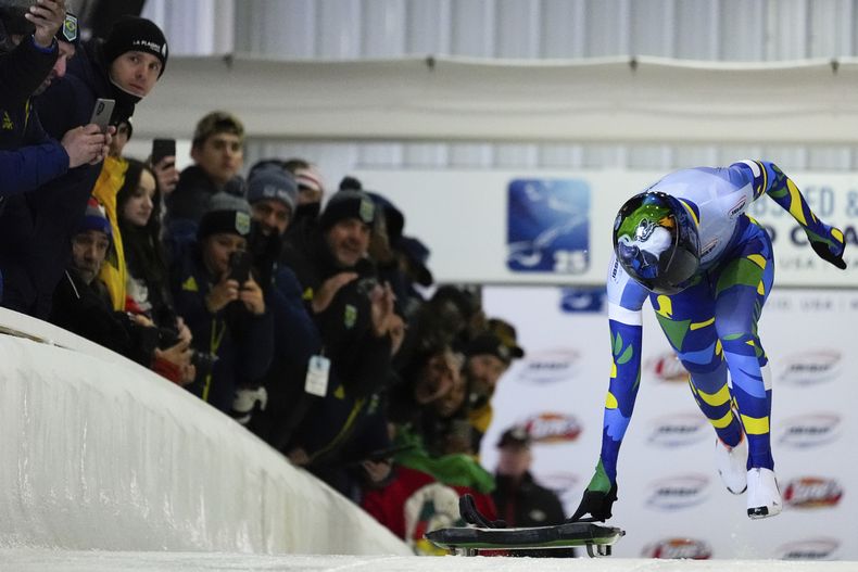 La brasileña Nicole Rocha Silveira compite en el Mundial de skeleton, el 6 de marzo de 2025, en Lake Placid, Nueva York. (AP Foto/Julia Demaree Nikhinson)